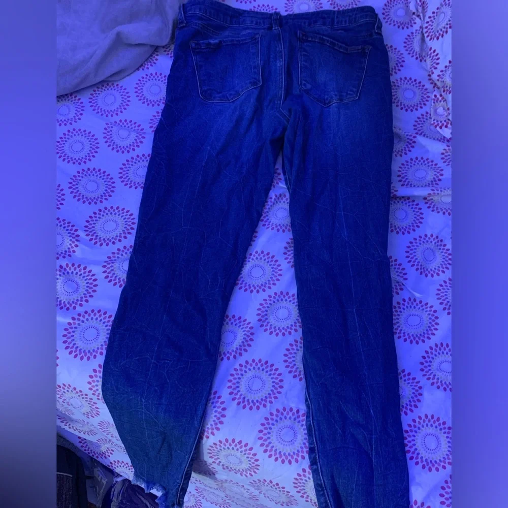 Jeans - Picture 1 of 3